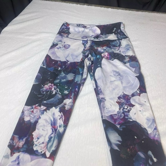 Old Navy Floral Powersoft Extra High Rise Leggings Go Dry Women's Size Small - Picture 2 of 2